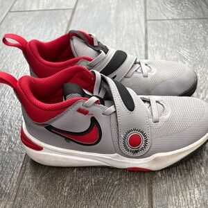 Nike Kids' team hustle D11